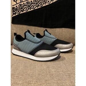 NWOT. Crane slip on shoes.